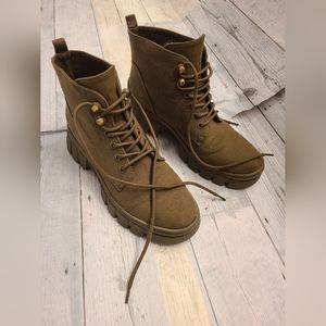 GUESS Heyda Women’s Combat Bootie – Olive/Tan Canvas Lug Sole – Size 11M